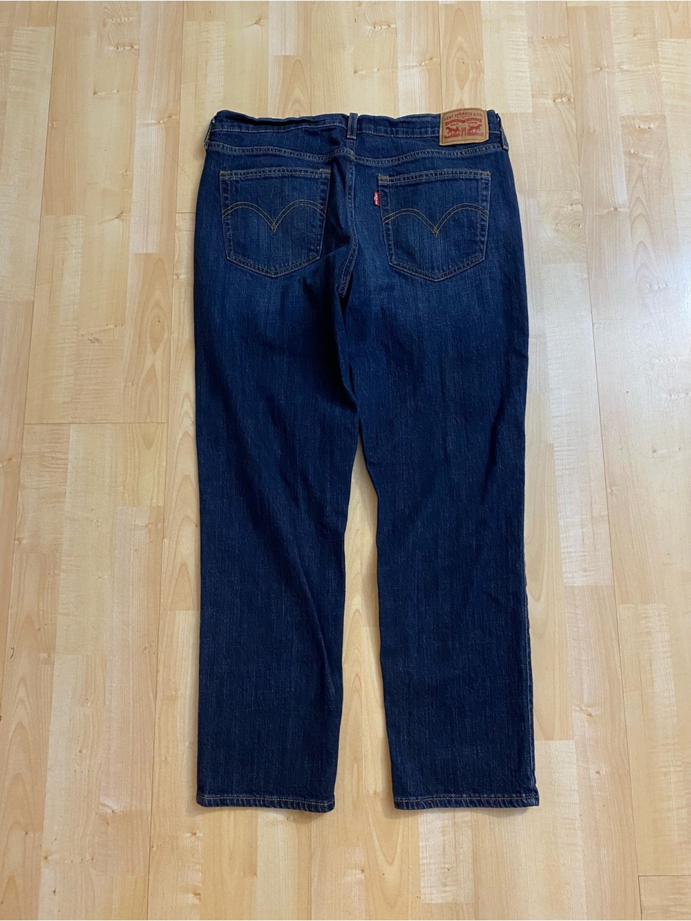 Levi's Women's Size 30 Relaxed Fit Boyfriend Jeans - Picture 2 of 8